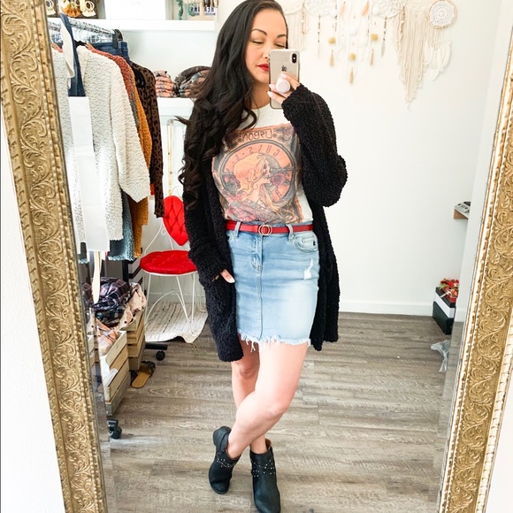 COMMENT for RESTOCK! 🚨✨ Guns N Roses Graphic Tee - Picture 2 of 3